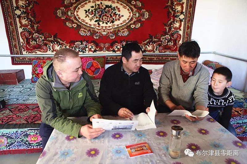 地委副书记、教育工委书记、宣传部部长窦朝晖和亲戚同吃同住同劳动同学习