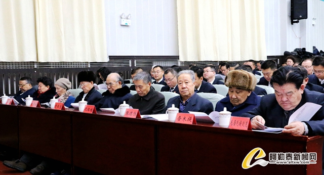 副书记、行署专员哈丹·卡宾主持会议。