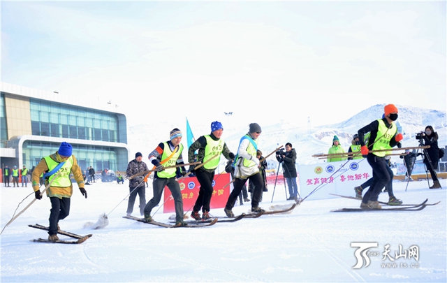 阿勒泰古老毛皮滑雪比赛激情上演