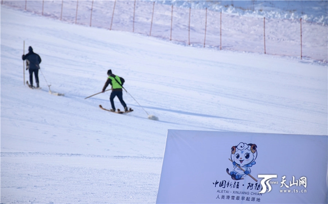 阿勒泰古老毛皮滑雪比赛激情上演